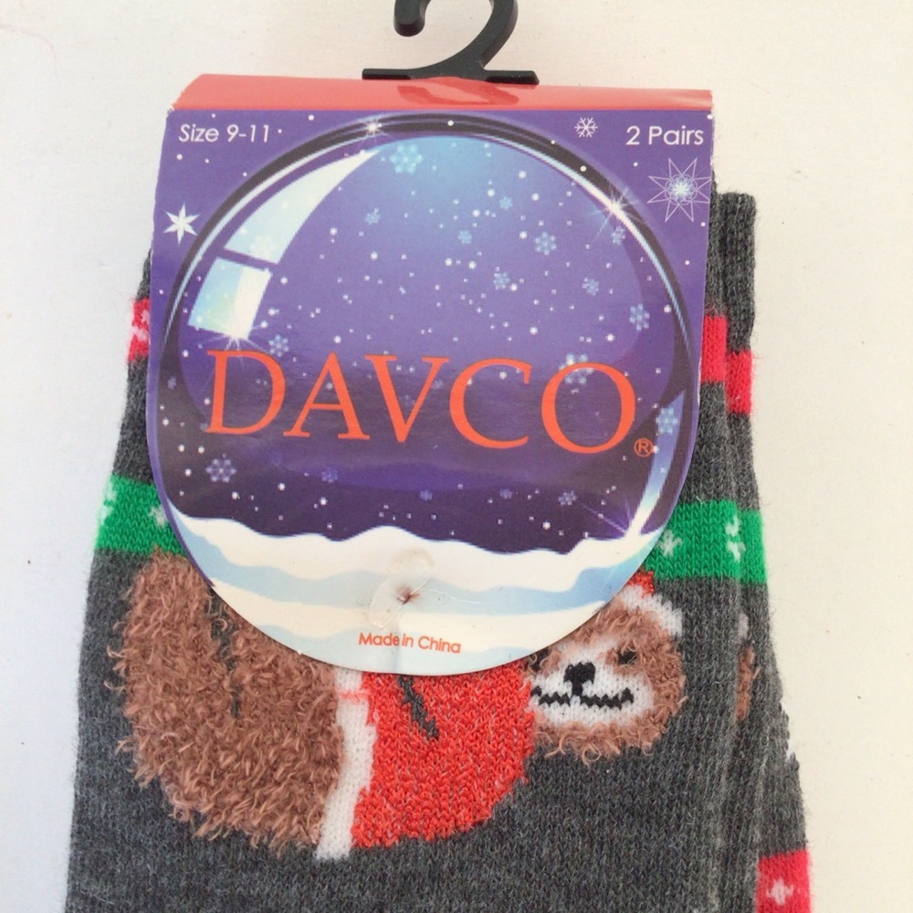 DAVCO NWT SLOTH CHRISTMAS SOCKS SIZE 9-11